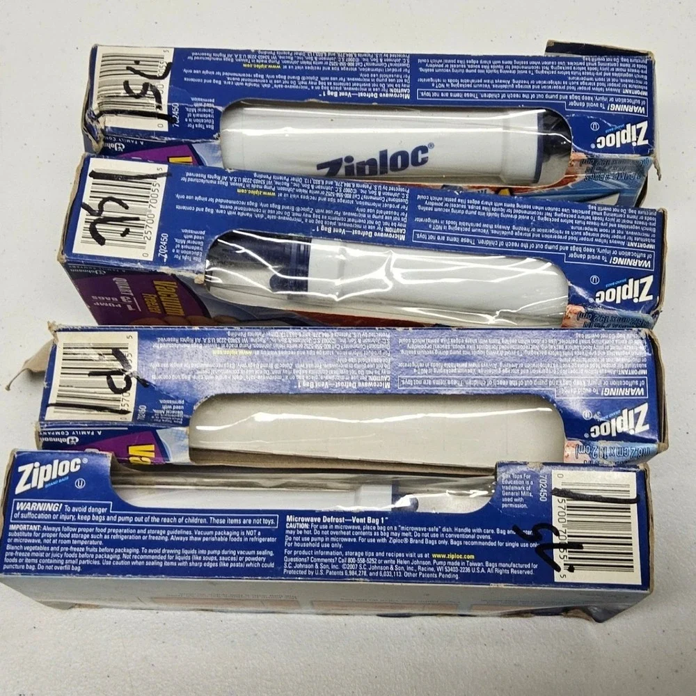 Ziploc Vacuum‎ Starter Kit Manual Pump 4 Boxes Quart Freezer Bags Blue White